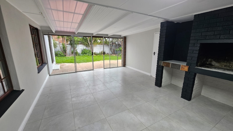 3 Bedroom Property for Sale in Dobson Western Cape